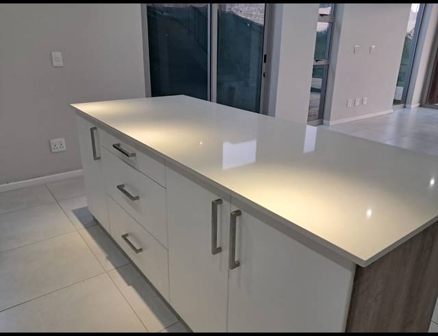 4 BEDROOM TOWNHOUSE FOR SALE IN PALM LAKES ESTATE